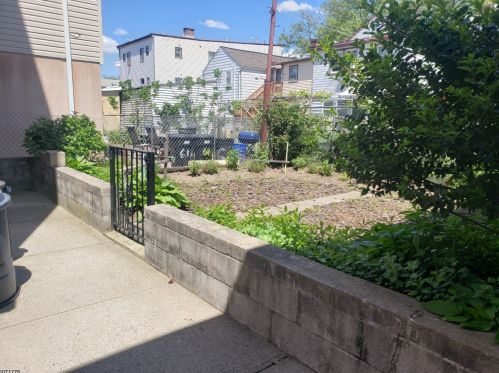 63 New York Ave, Newark, NJ 07105-1210