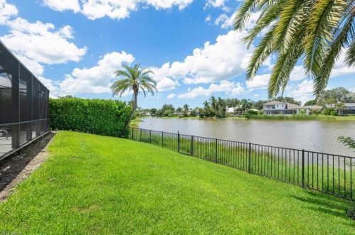 117 Sharwood Dr, Naples FL 34110-5724 exterior