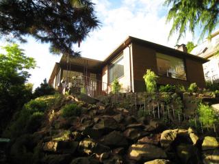 138 59th St, Seattle, WA 98105-2717