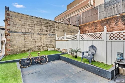 161 St, Union City NJ 07087-5439 exterior