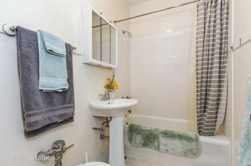 5551 Kimbark Ave, Chicago IL  60637-1618 exterior