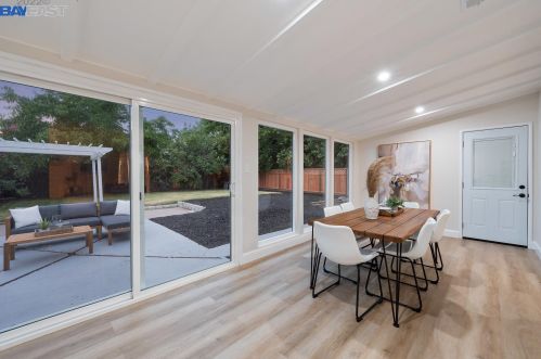 1143 Carey Dr, Concord CA 94520-4337 exterior