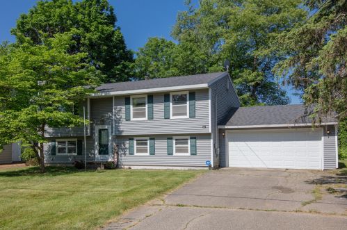 7230 Capri St, Kalamazoo, MI 49002-9417