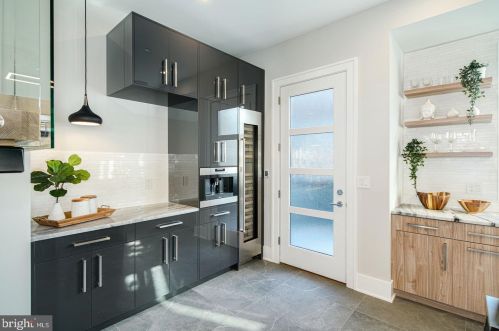 722 Broad St, Philadelphia PA 19146-3119 exterior