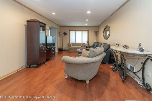 21 Hampton Dr, East Freehold NJ 07728-3147 exterior