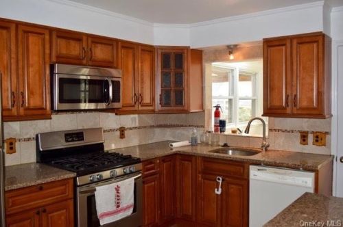 83 Sheridan Ave, Mount Vernon NY 10552-1407 exterior