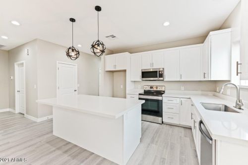 4815 37 Ave, Phoenix AZ 85053-4604 exterior