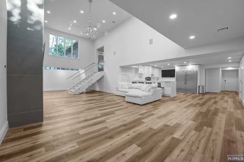 2 Toboggan Rdg Rd, Upper Saddle River NJ 07458-2521 exterior