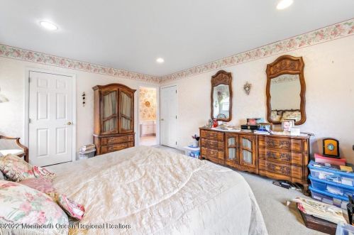 298 Elton Adelphia Rd, East Freehold NJ 07728-8022 exterior