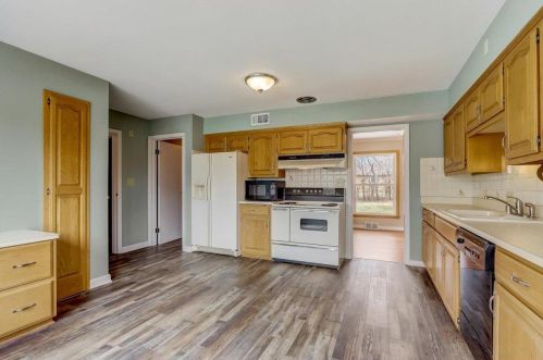 3160 Menomonee Riv Pkwy, Milwaukee WI 53222-3371 exterior