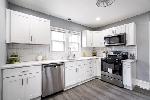 5946 40th St, Milwaukee WI  53209-3923 exterior