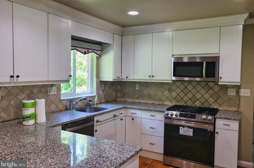 10902 Gainsborough Rd, Rockville MD  20854-2512 exterior