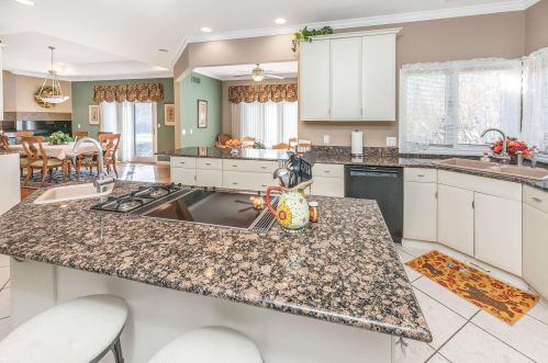 33654 Lotties Dr, New Baltimore MI 48047-2378 exterior