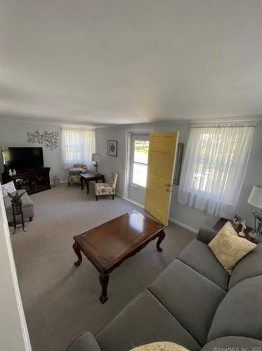 299 Mdw End Rd, Milford CT 06460-5642 exterior