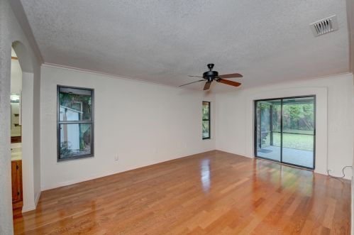 5406 Palmetto Dr, Fort Pierce FL 34982-7481 exterior