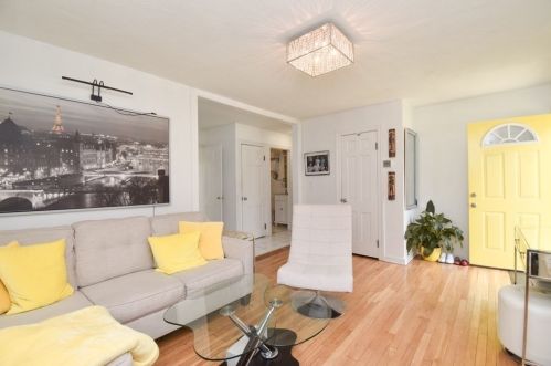 17 Waldorf St, Springfield MA 01109-1837 exterior