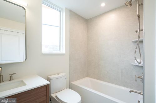 516 21 St, Philadelphia PA 19130-1401 exterior