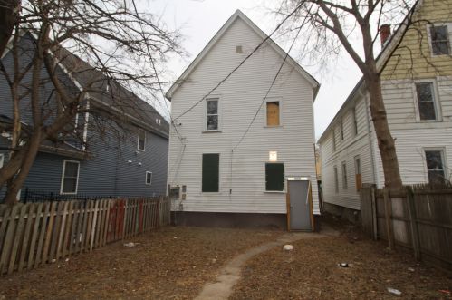 2845 27th St, Milwaukee, WI 53215-3602