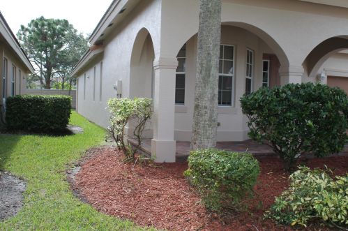 1804 Jamesport Dr, Fort Pierce FL  34953-4353 exterior