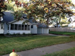 815 Royal Oak St, Wyoming, MI