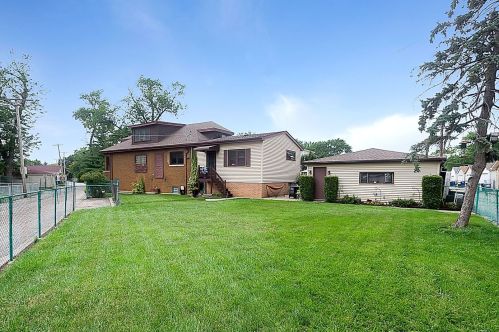 2927 78th Ct, Chicago, IL 60707-1332