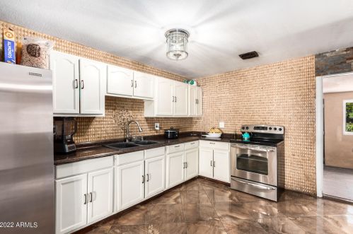 6821 Coronado Rd, Phoenix AZ 85008-3723 exterior