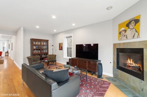 4425 Damen Ave, Chicago IL 60625-1701 exterior