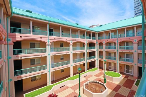 1070 Ala Napunani St, Honolulu HI 96818-1780 exterior