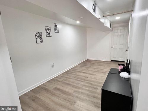 230 Comly St, Philadelphia PA 19120-1124 exterior