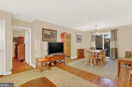 49 Columbus Ave, Littlestown PA 17340-1103 exterior