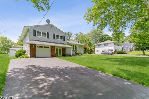 9 Haddonfield Dr, Parsippany, NJ 07054-1608