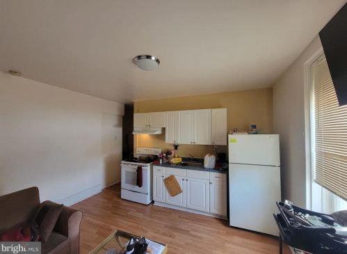 3535 8th St, Philadelphia PA 19140-4418 exterior