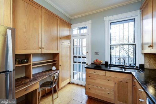 132 12 St, Washington DC 20003-1413 exterior