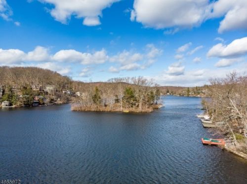 28 Rd, Bloomingdale NJ 07403-1425 exterior