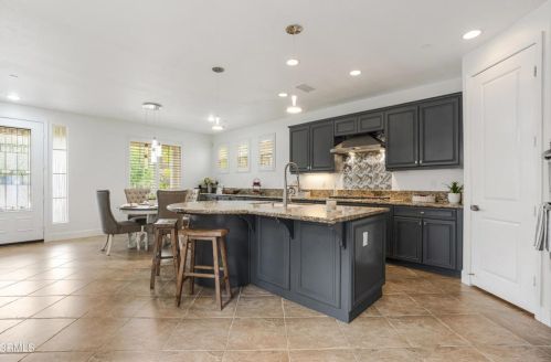 1404 Donegal Way, Oxnard CA  93035-1442 exterior