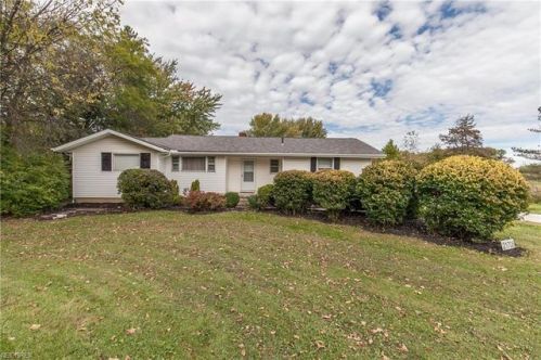 21708 Royalton Rd, Cleveland OH  44149-3816 exterior