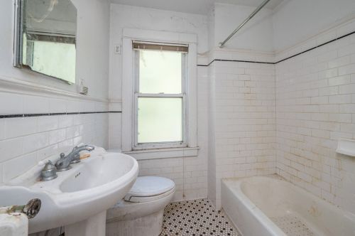 5735 Pocusset St, Pittsburgh PA 15217-2218 exterior