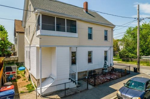 22 Collins St, New Bedford, MA 02740-5540