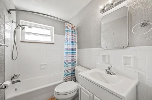 60 Chapel Dr, Pittsburgh PA  15237-2518 exterior