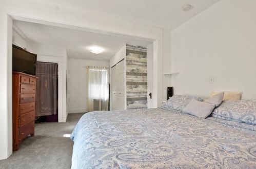 2 Wood Ave, Worcester MA 01606-2545 exterior