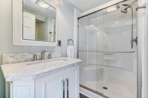 85 Columbia Rd, Windsor CT 06095-3811 exterior