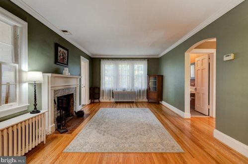 9117 Flower Ave, Silver Spring, MD 20901-4923