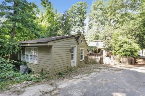 3631 Kingsboro Rd, Atlanta GA  30319-1312 exterior