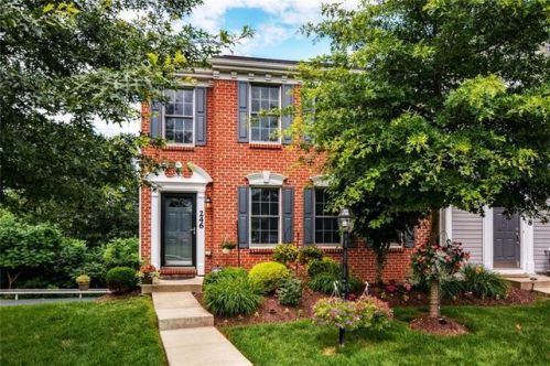 246 Overlook Ct, Moon Twp, PA 15108-8980
