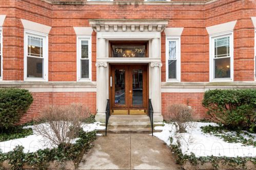 5711 Blackstone Ave, Chicago IL  60637-1823 exterior