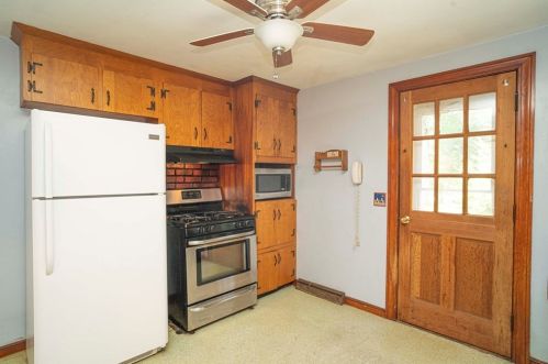 20 Neal St, Walpole MA 02081-4108 exterior