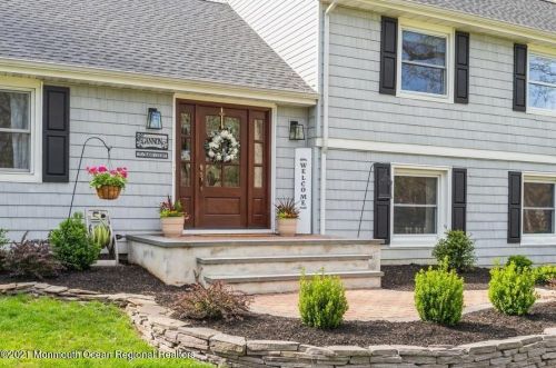 25 Crane Ct, Middletown, NJ 07748-2908