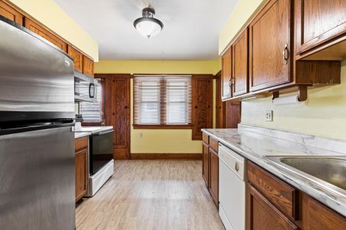 1968 83, Milwaukee WI 53213-2128 exterior