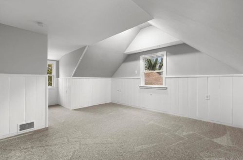 48 Clintonville Rd, North Haven CT 06473-2817 exterior