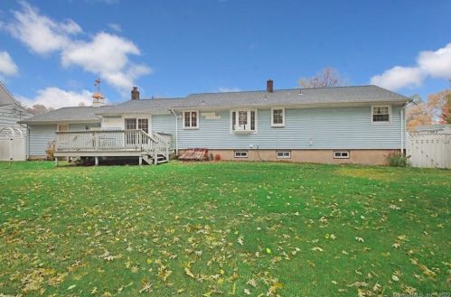 1 Angel Pl, North Haven CT 06473-2402 exterior